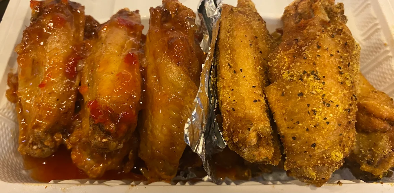 Sweet chili and lemon pepper wingz side by side